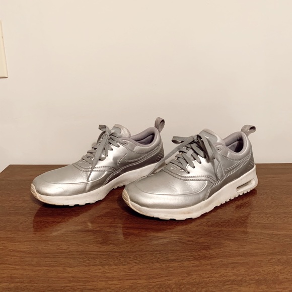 Women’s Silver Nike Sneakers. Size 6.5 - Picture 2 of 2